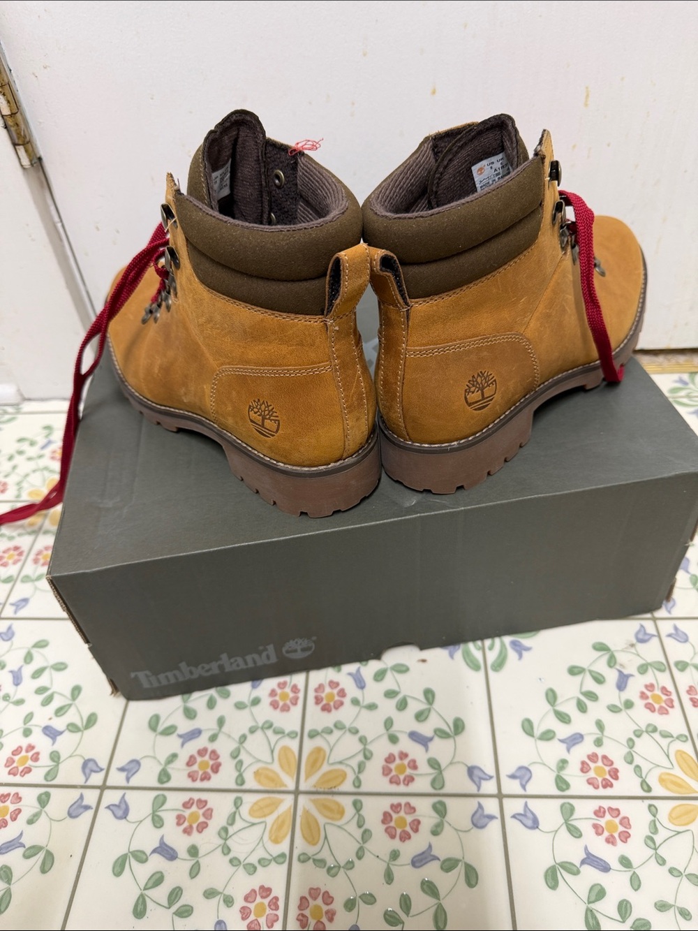 Timberland Tan/Brown Lace-Up Boots with Red Laces NWO - Picture 3 of 4
